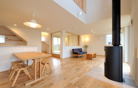 薪ストーブが主役の四季を楽しみつくす住まい