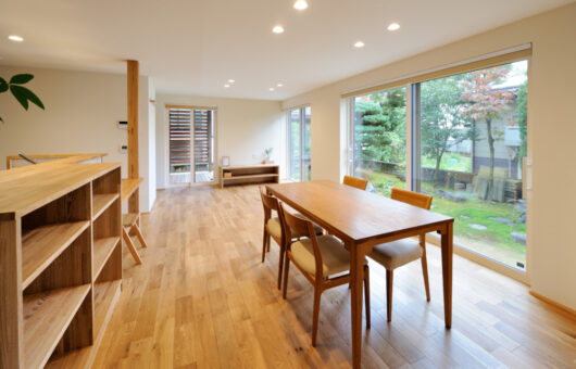 庭を活かして生まれ変わった、二世帯の住まい