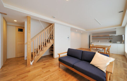 表と裏で使い分ける、シンプルに暮らす住まい