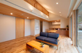 陽光と暮らす、伸びやかな平屋の住まい