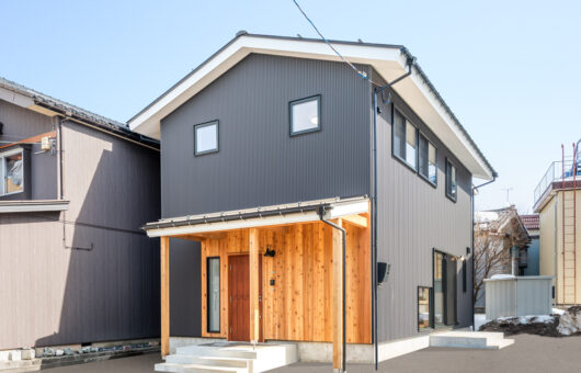 機能美を凝縮するようにシンプルに整え、大きく豊かに暮らす住まい